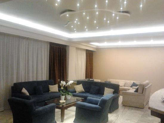 Adonis City Hotel Патра Экстерьер фото
