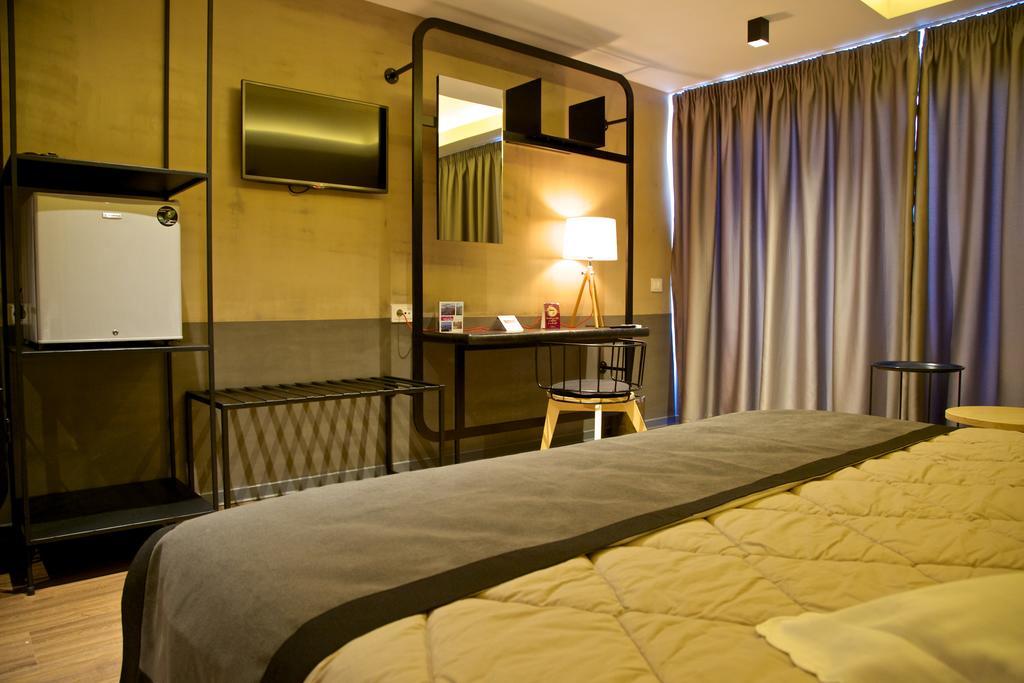 Adonis City Hotel Патра Экстерьер фото