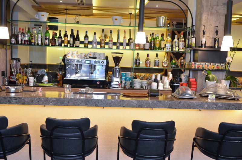 Adonis City Hotel Патра Экстерьер фото