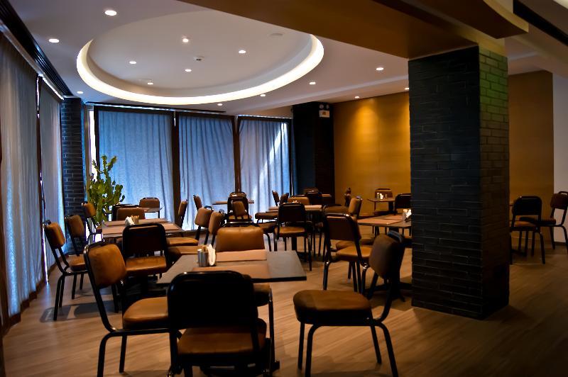 Adonis City Hotel Патра Экстерьер фото