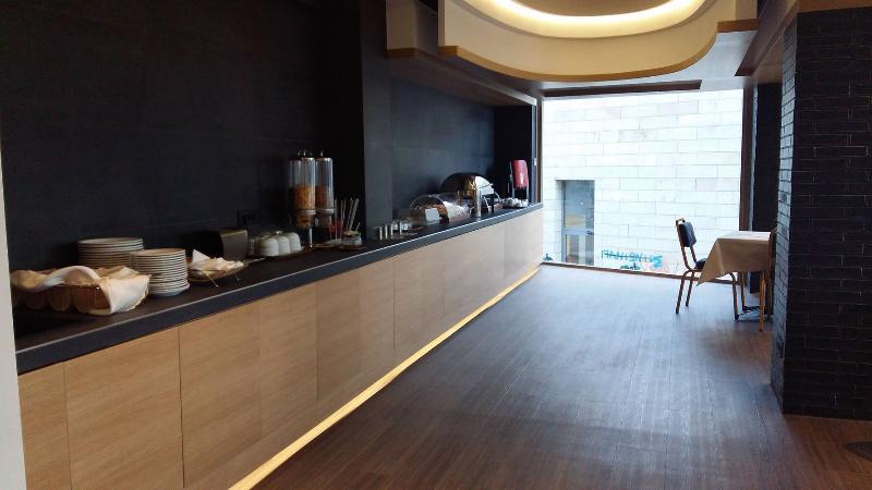 Adonis City Hotel Патра Экстерьер фото