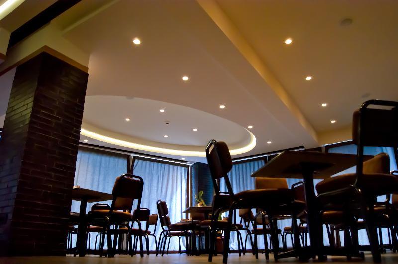 Adonis City Hotel Патра Экстерьер фото