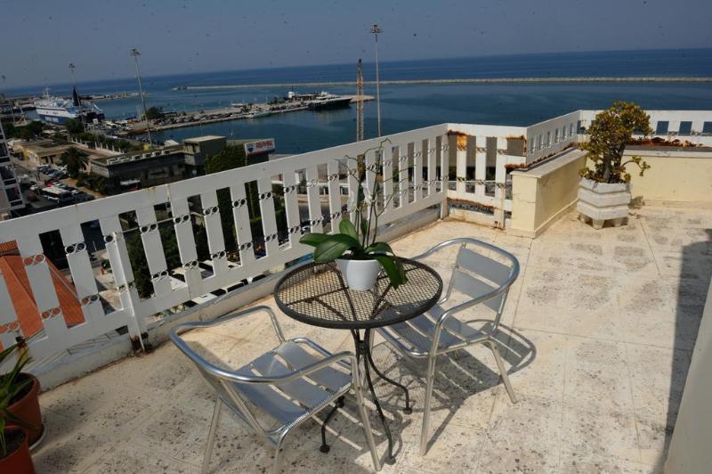 Adonis City Hotel Патра Экстерьер фото
